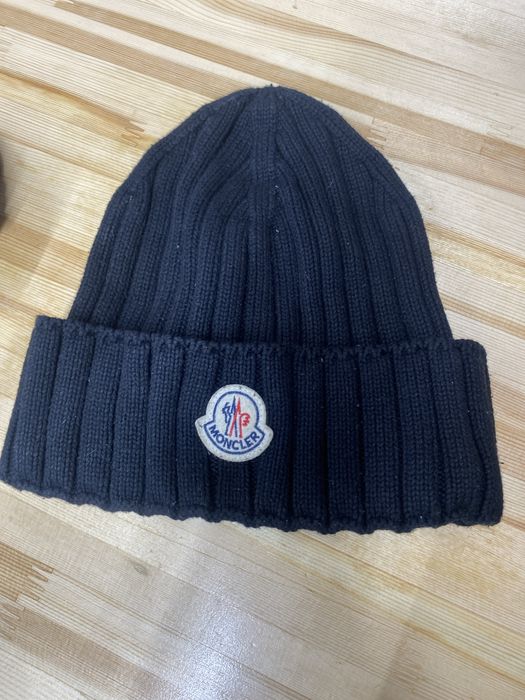 продаю шапку монклер