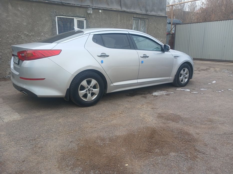 Продам срочно автомобиль кия ка5 2014г
