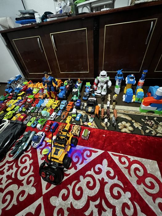 Игрушки машины и камазы