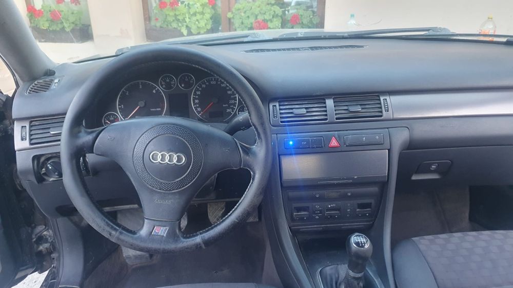 Vând Audi A6 2002