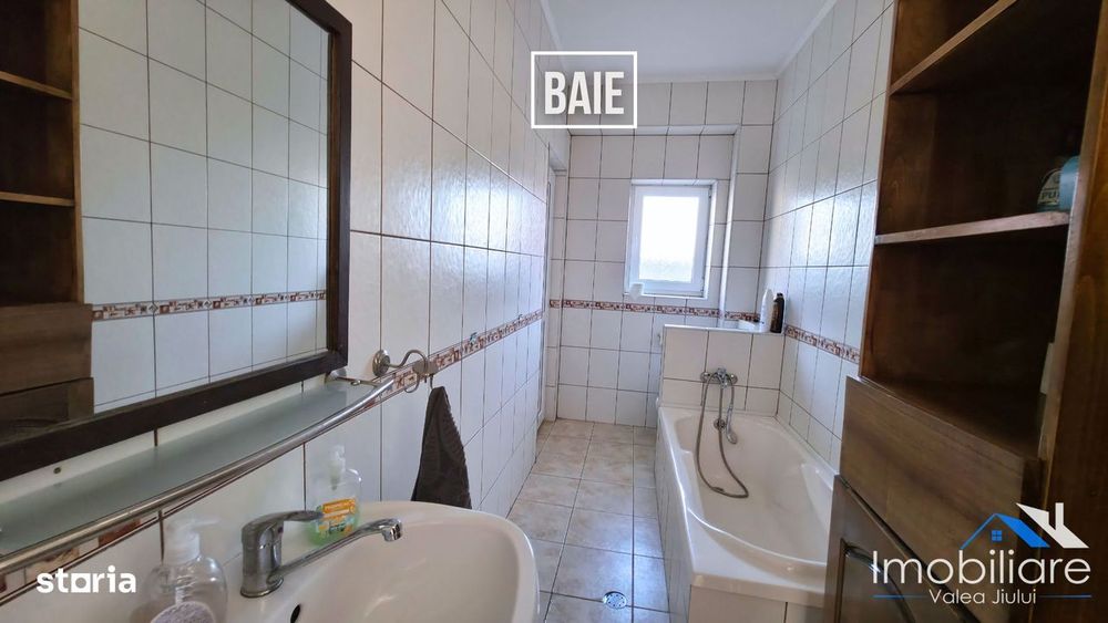 Casă spațioasă de vânzare – Hațeg | Zonă centrală | Teren 1.400 mp