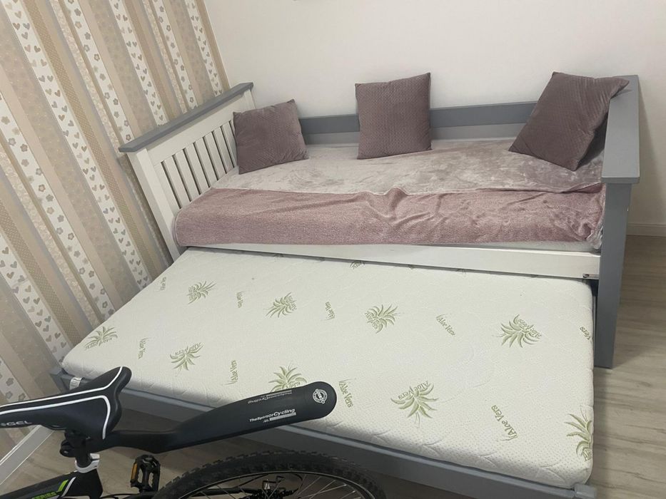 Pat copii din lemn masiv cu 2 saltele