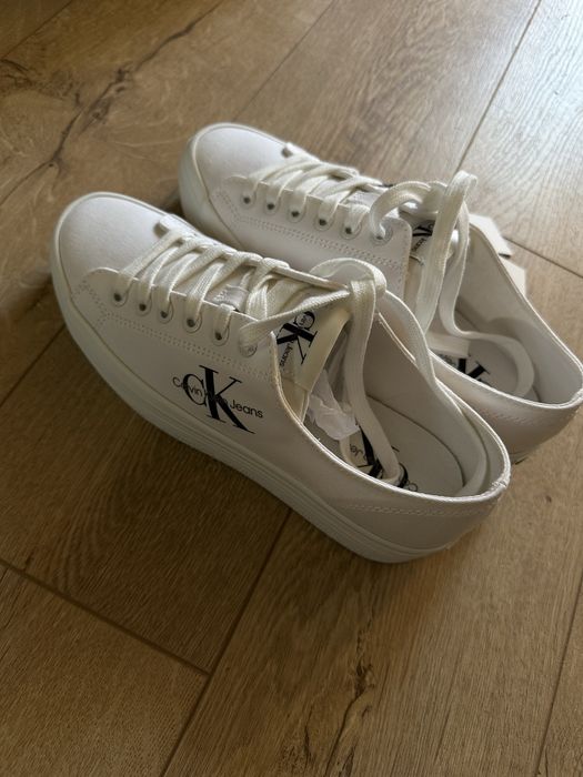 Чисто нови маратонки Calvin Klein