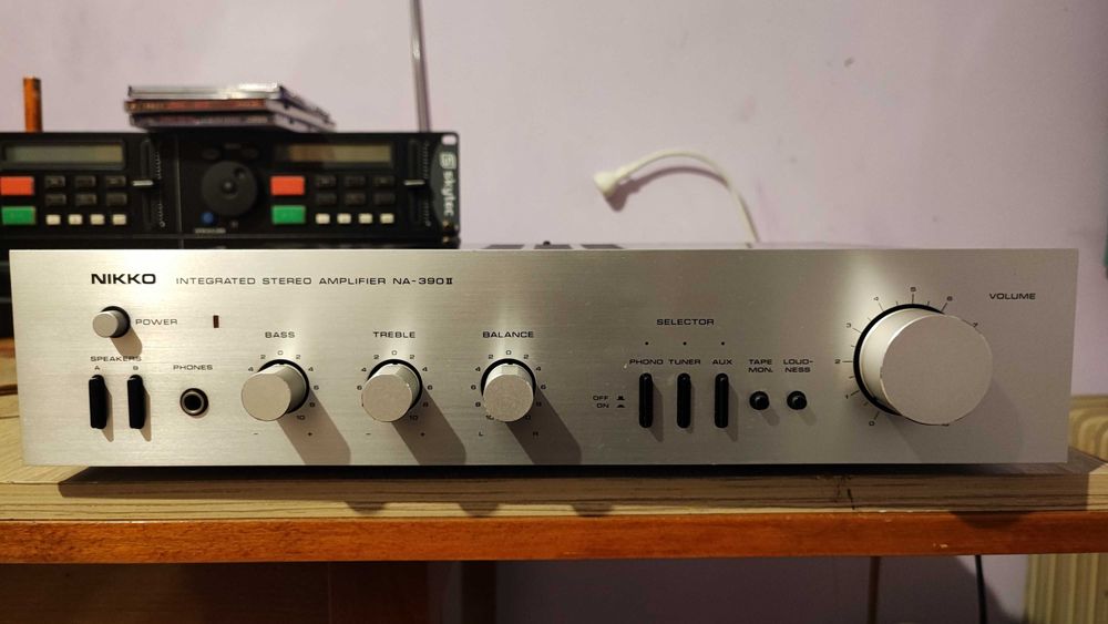 boxe rare daneze Expert hi-fi Seas și amplif. Nikko NA-390 II
