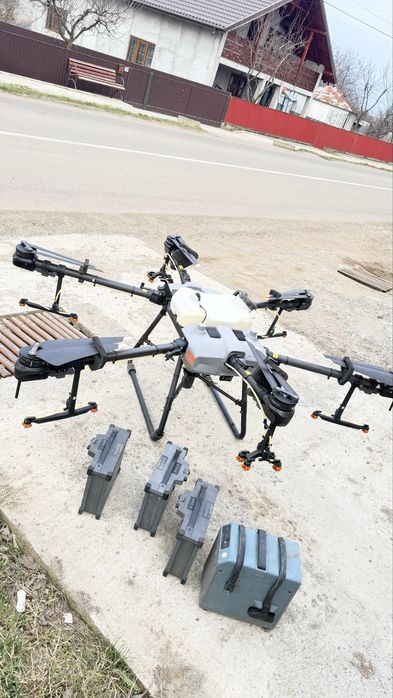 Vand drona DJI AGRAS T30