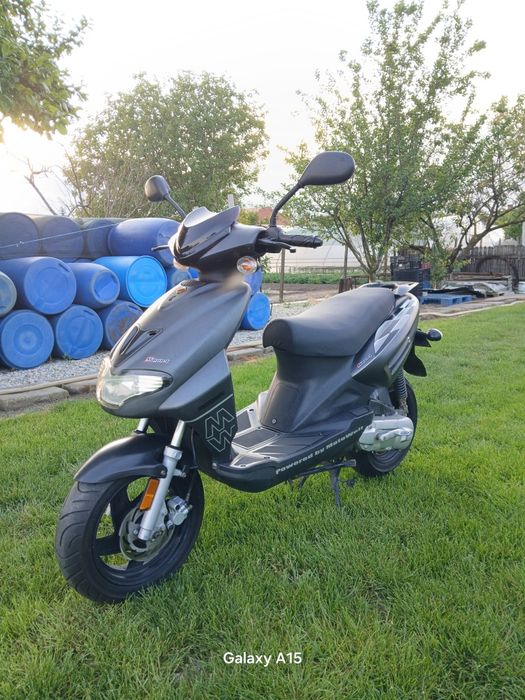 Scuter 49cc 2T Motowell magnet aproape nou 1900km  ( yamaha aerox aprilia piaggio keeway sym suzuki ducati cfmoto boatian rich )