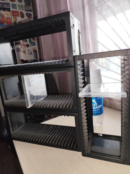 Продам полочки под компакт диски