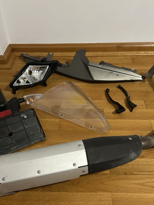 Piese yzf 125(evacuare,parbriz,r125)