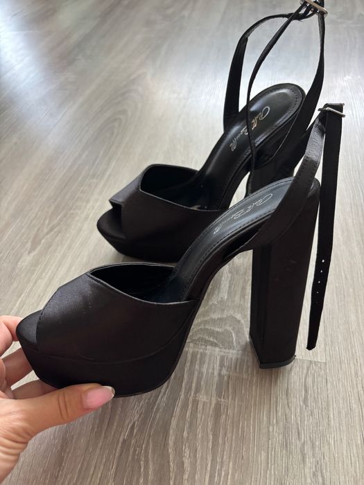 Дамски обувки на ток от сатен