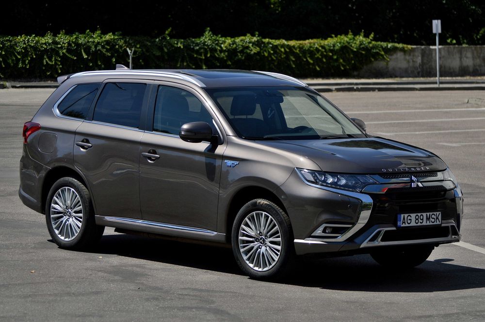 Mitsubishi Outlander PHEV hibrid ,An 2019, Instyle,Volan încălzit