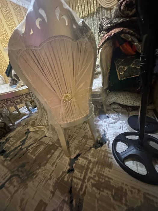 srachna Stol stul sotiladi