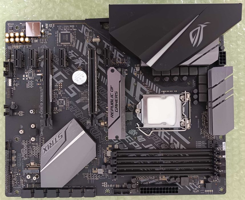 Placa de baza Gaming Asus Strix B360-F Gaming  soket 1151 V2 Intel Gen 8 si 9