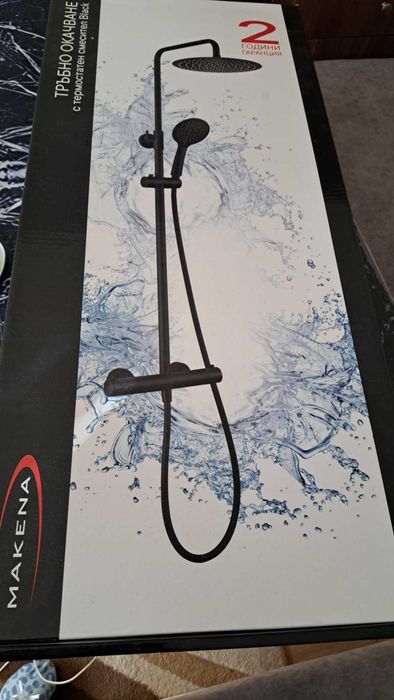 Душ с тръбно окачване с термостатен смесител Makena Black