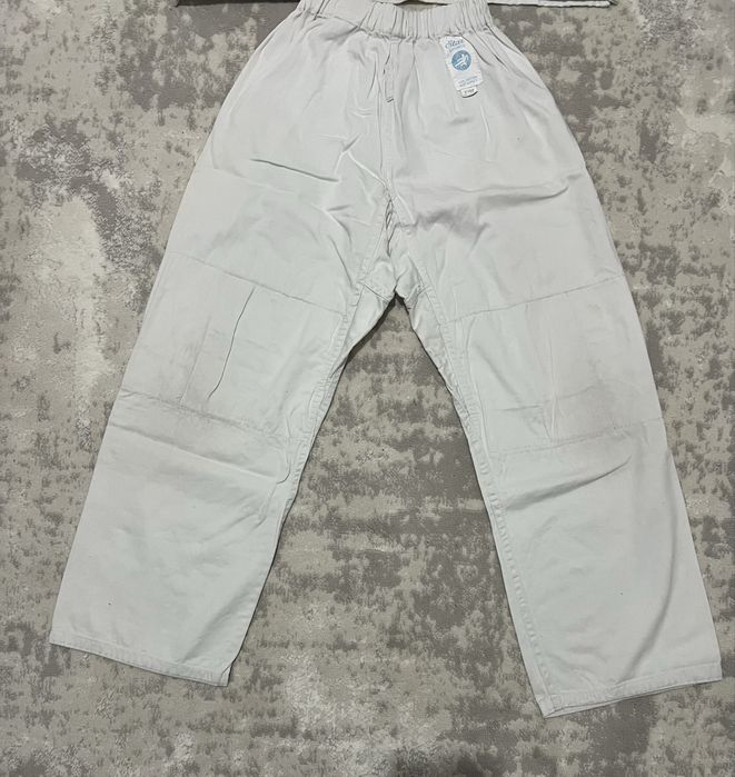 Кимано хорошого качества. Размер пример на 9-11 лет.