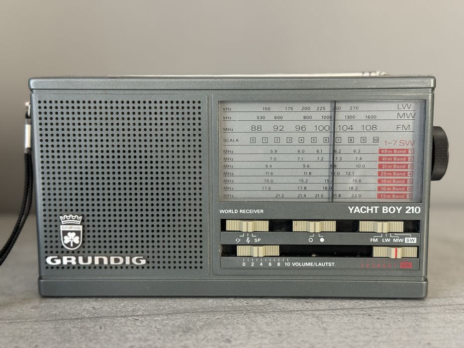 Radio Grundig Yacht Boy 210