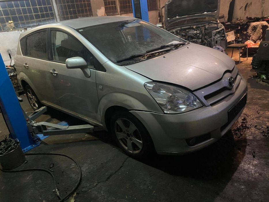 Toyota corolla verso на части