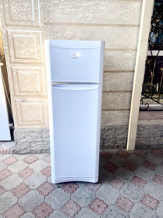 Продам Холодильник Индезит