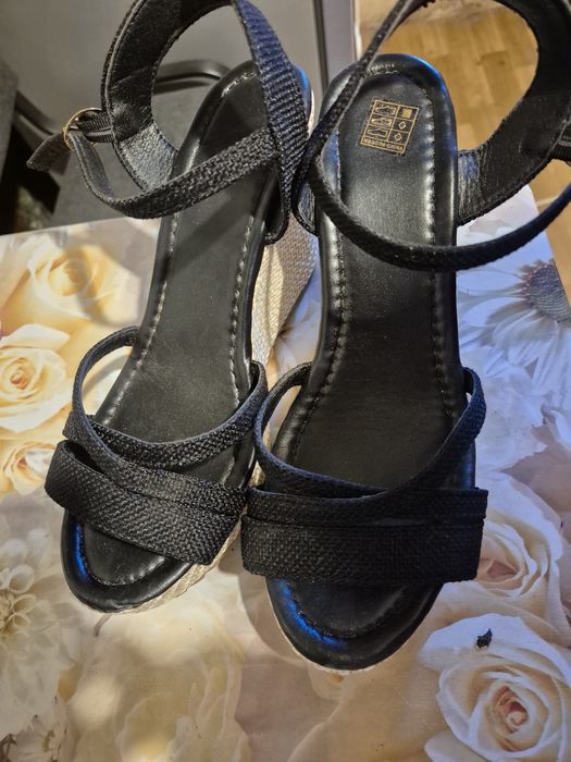 Сандали с платформа