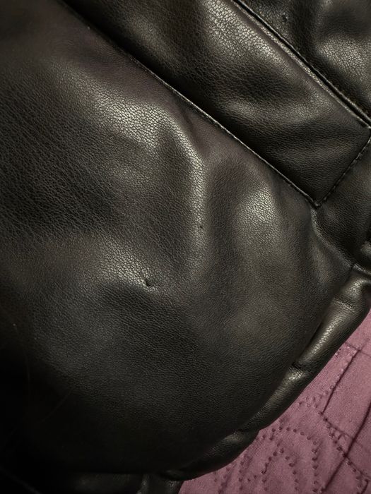 Черна грейка с качулка от изкуствена кожа