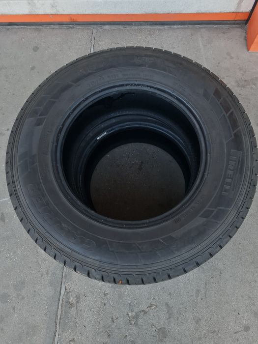Летни гуми за Бус 2 броя PIRELLI Carier 215 70 R15C дот 1222