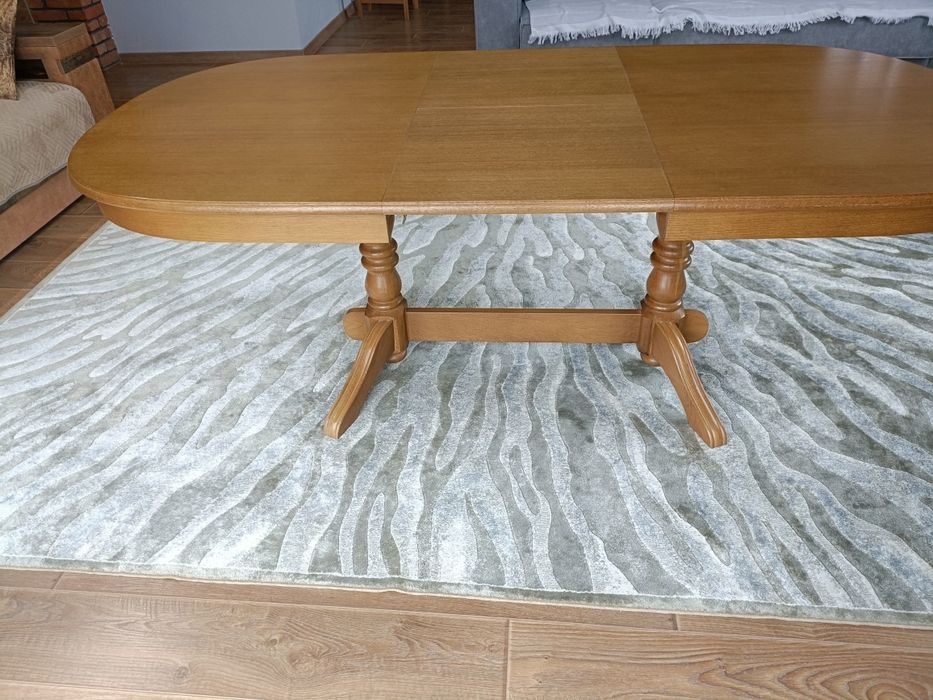 Продам стол деревянный