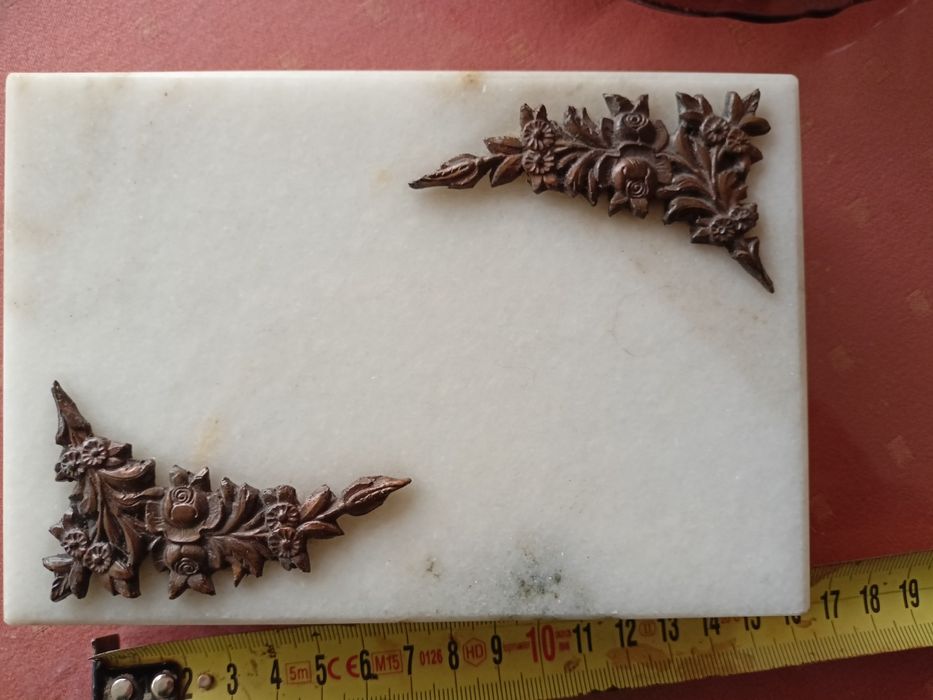 Мраморна кутия за бижута