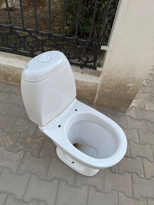 Унитаз срочно продам