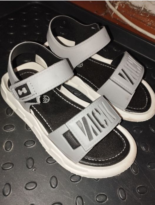 Сандалии для деток р. 30, 34