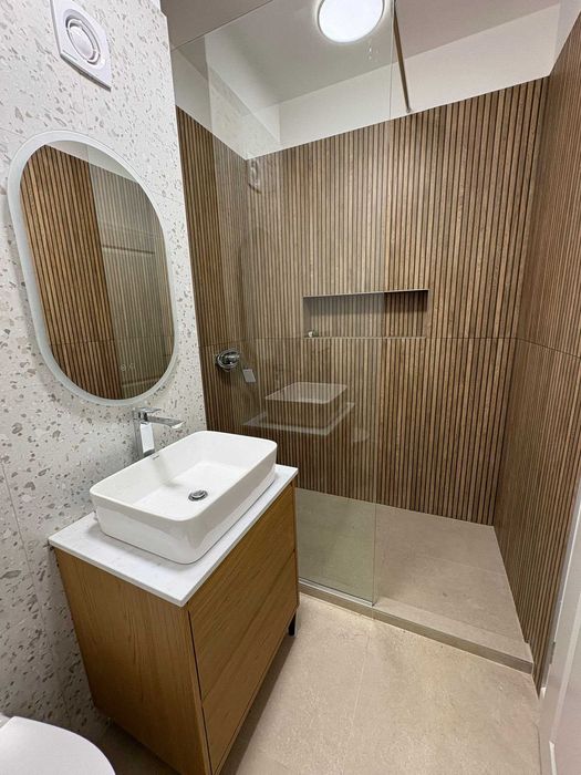 Inchiriez apartament PRIMA INCHIRIERE 2 camere + 2 locuri parcare private!