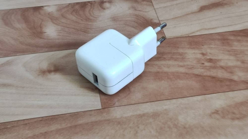 Блок зарядки на iPad / iPhone