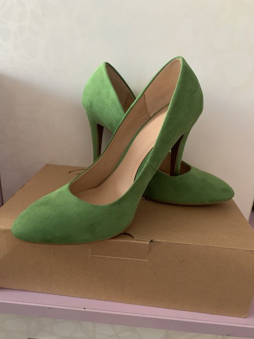 Дамски велурени токове ZARA