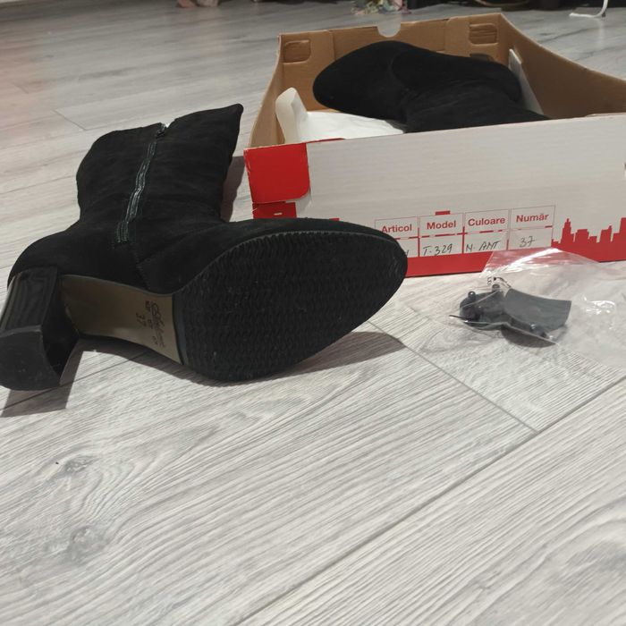 Vand CIZME CU TOC, 37, piele intoarsa, negru antracit