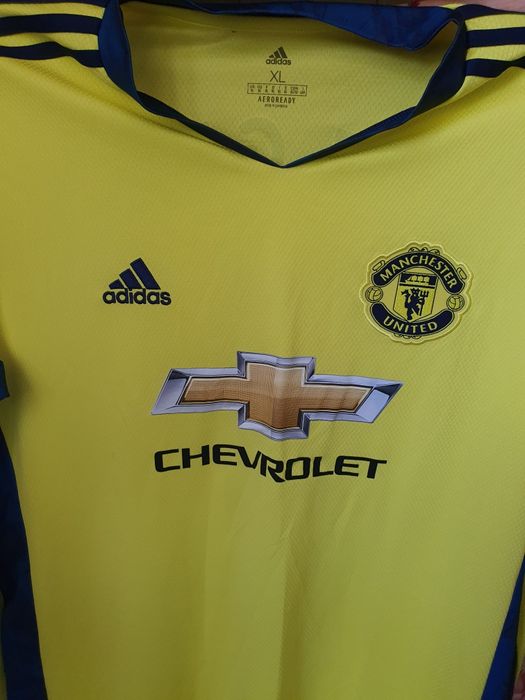 Блуза с дълъг ръкав на Manchester United.
