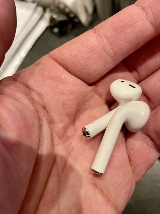 Air Pods 1-слушалки(слаба батерия)