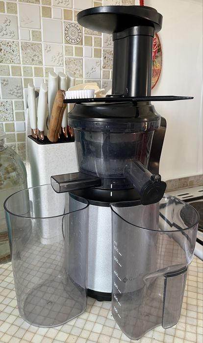 Соковыжималка шнековая