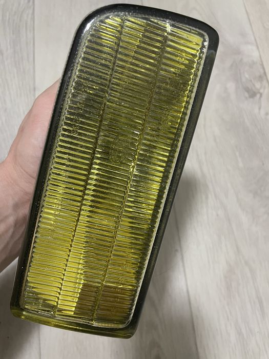 Правая туманка бмв е36 хелла(желтая)