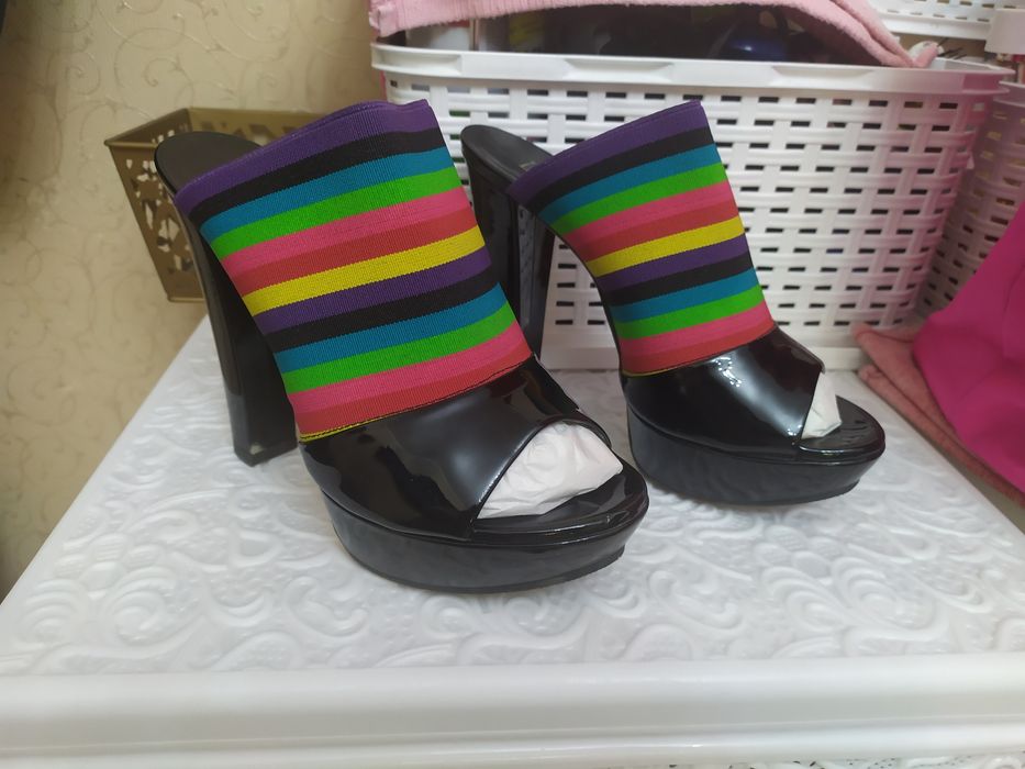 Брендовые обуви в хорошим состоянии.