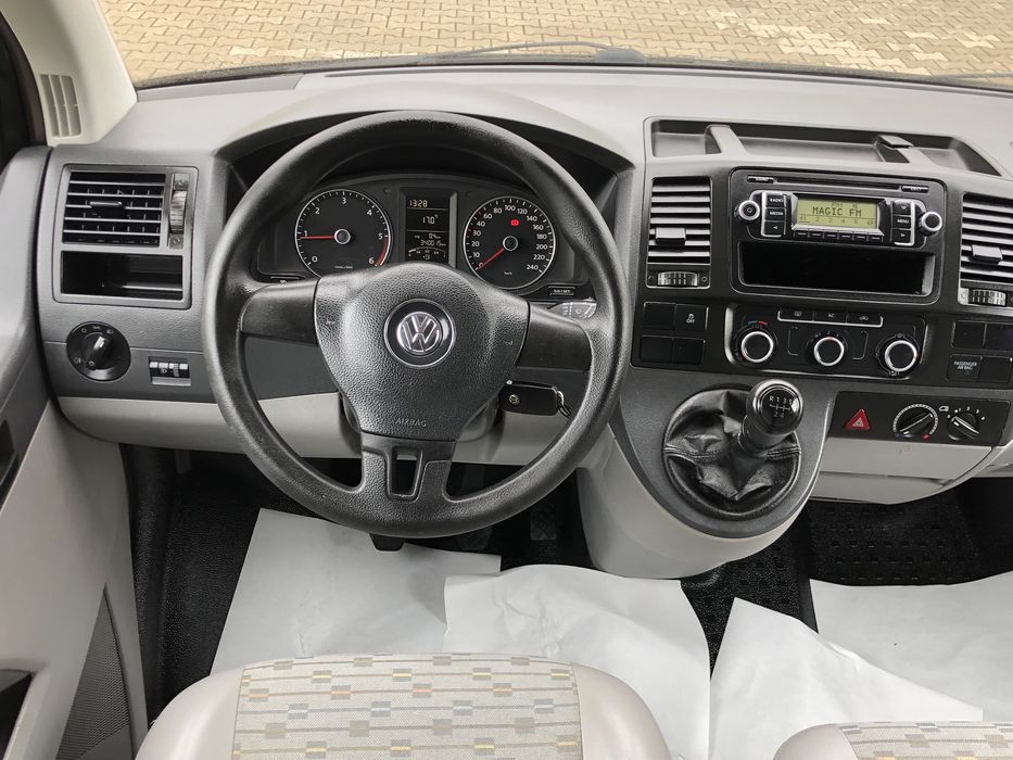 VW Transporter T5 lung 9 locuri an 2010 2.0tdi 102cp clima usi spate