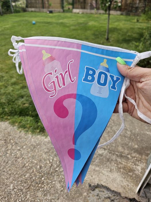 Украса за разкриване на пола парти синьо и розово.
Завеси,банер+2 розови спрея