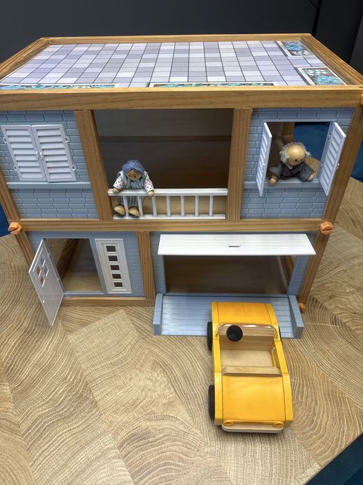 Детска играчка, къща с кола.