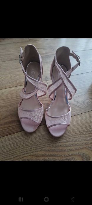 Sandale cu toc elegante Quiz