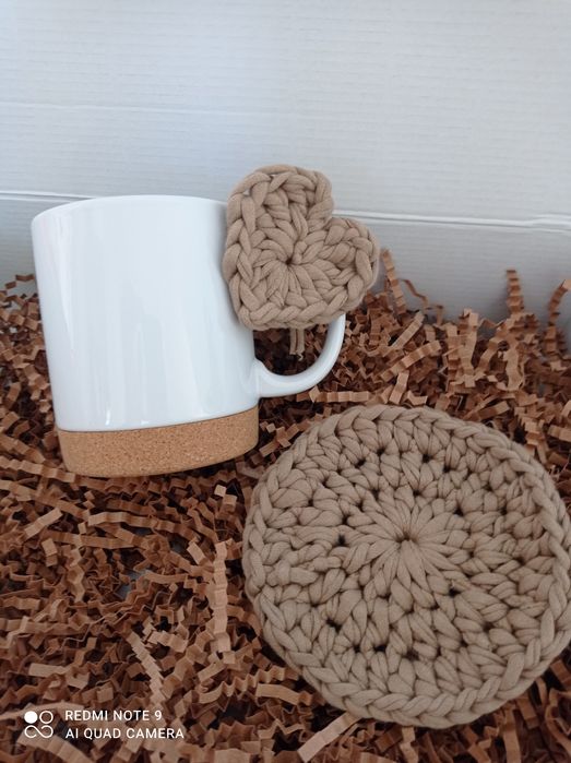 Чаша с надпис в кутия