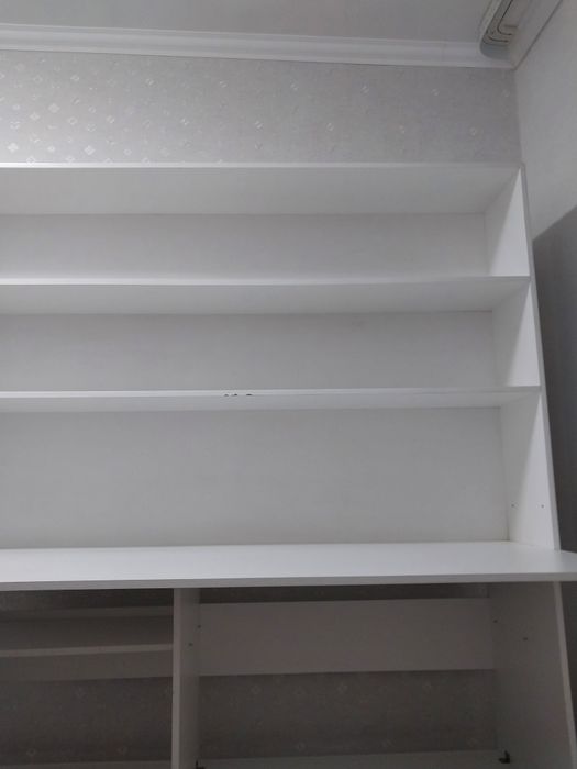 продам стол с полками  горка