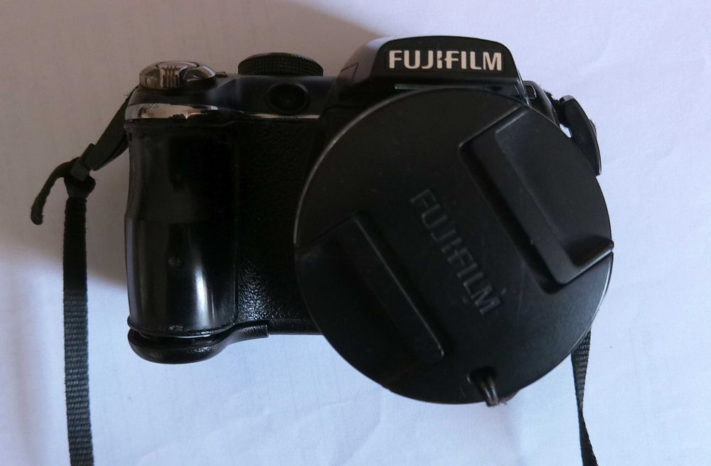 Фотоапарат "Фуджи"  FinePix S4300