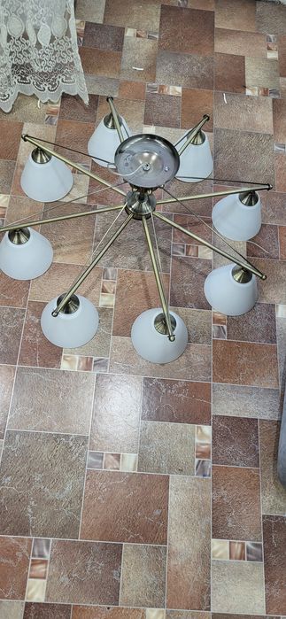 Продам люстру продам