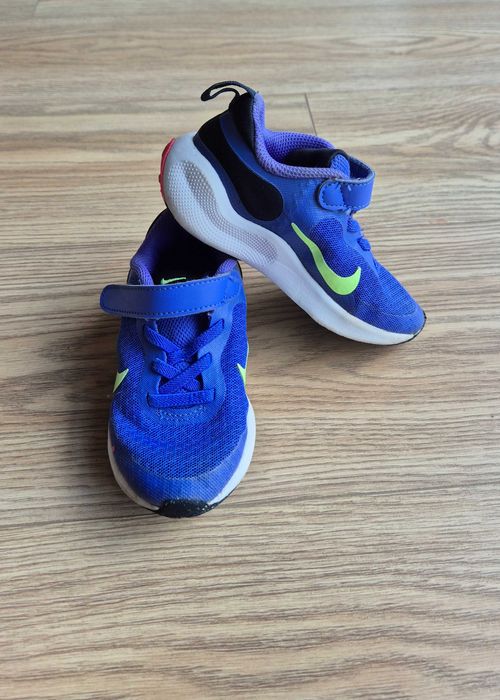 Маратонки Nike Revotion