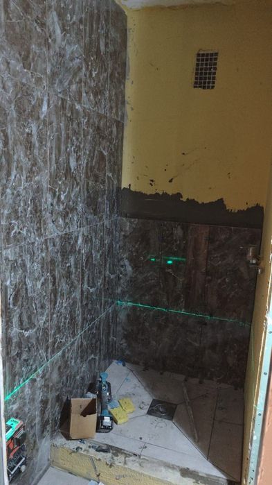 Кафельщик, укладка плитки