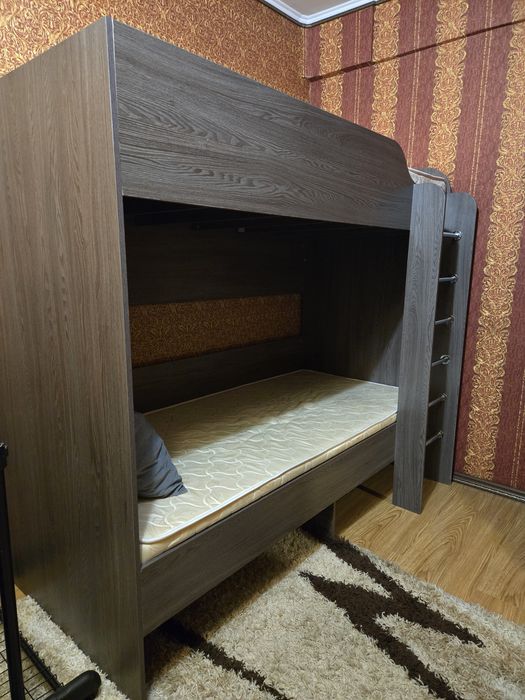 Продам двухярусную кровать