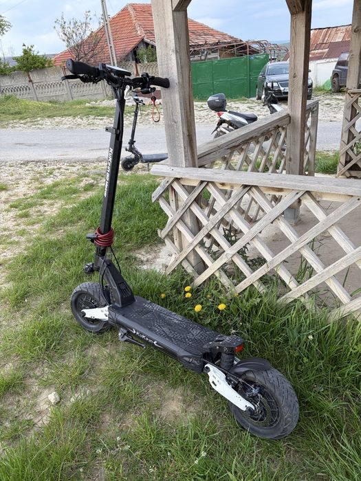 Vând trotineta kukirin g2 master