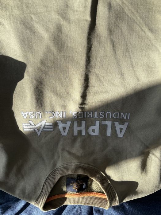 Alpha industries- S, FRED PERRY - M